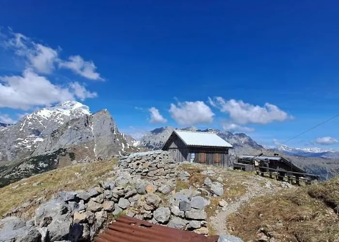 Cjase Cumine Panzió Lauco